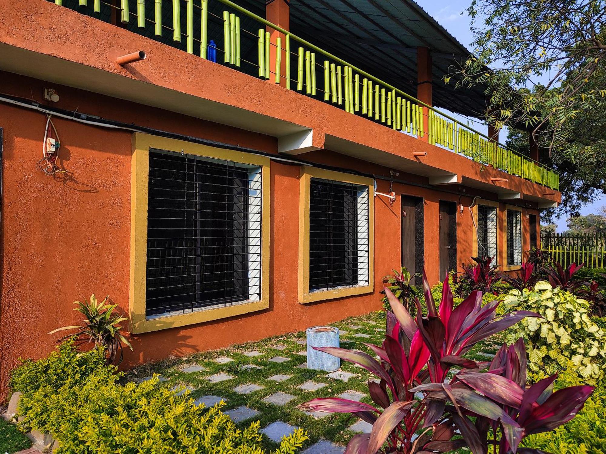 Van Vagdo Resort Rajpipla Extérieur photo