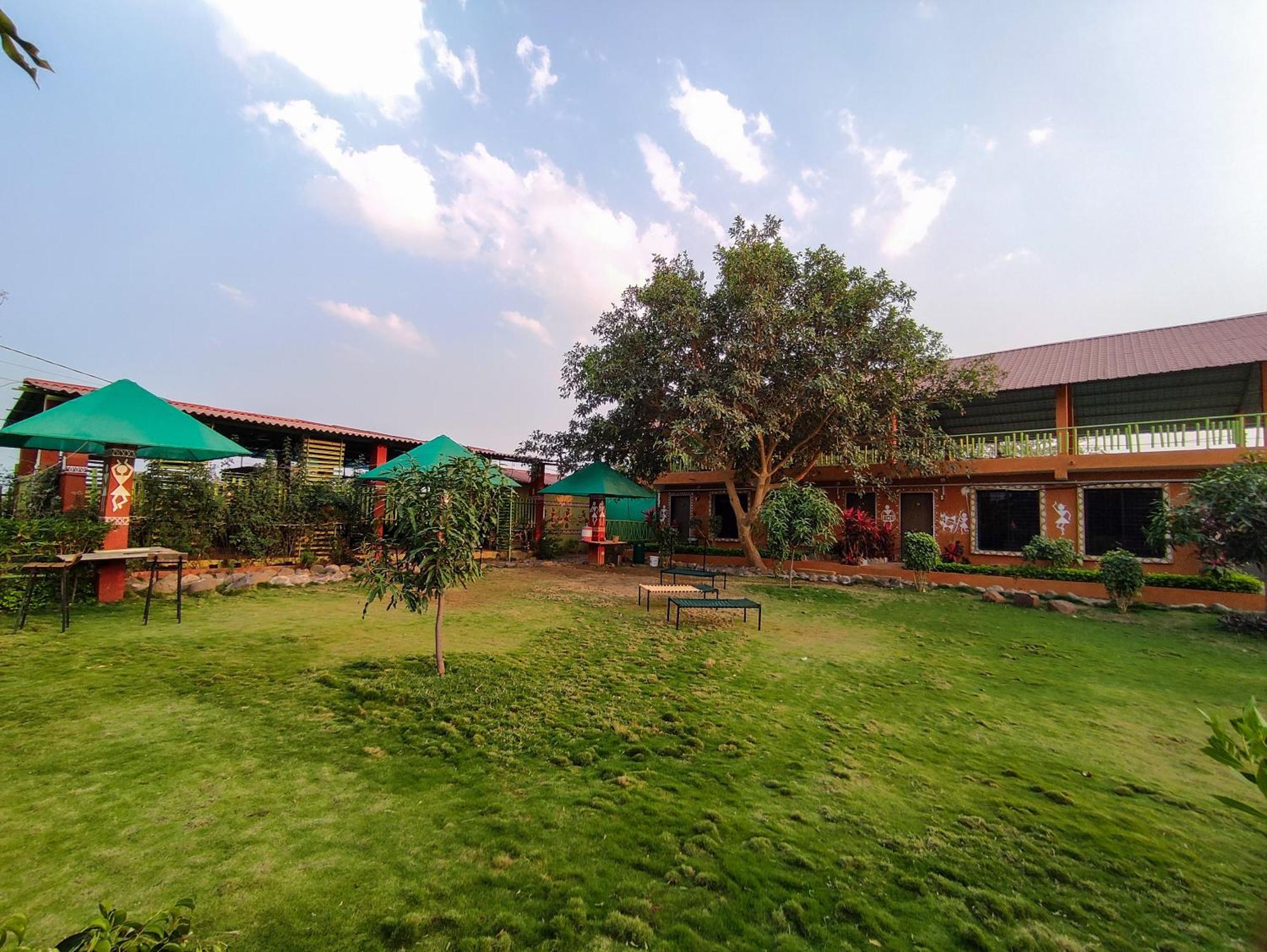 Van Vagdo Resort Rajpipla Extérieur photo