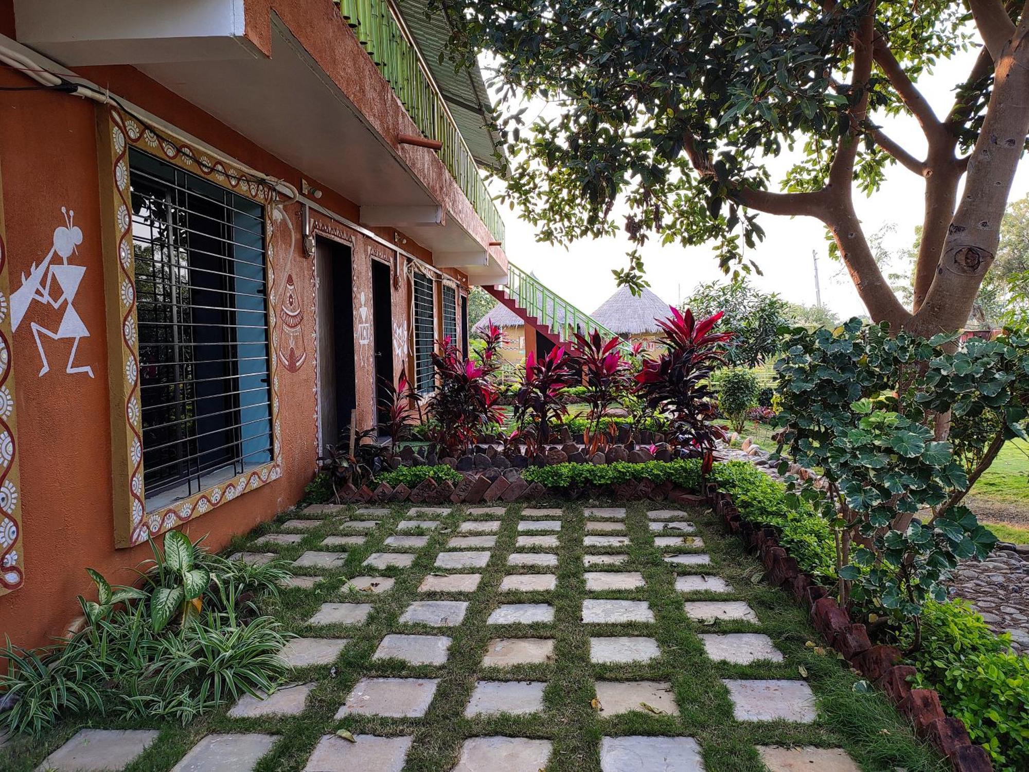 Van Vagdo Resort Rajpipla Extérieur photo