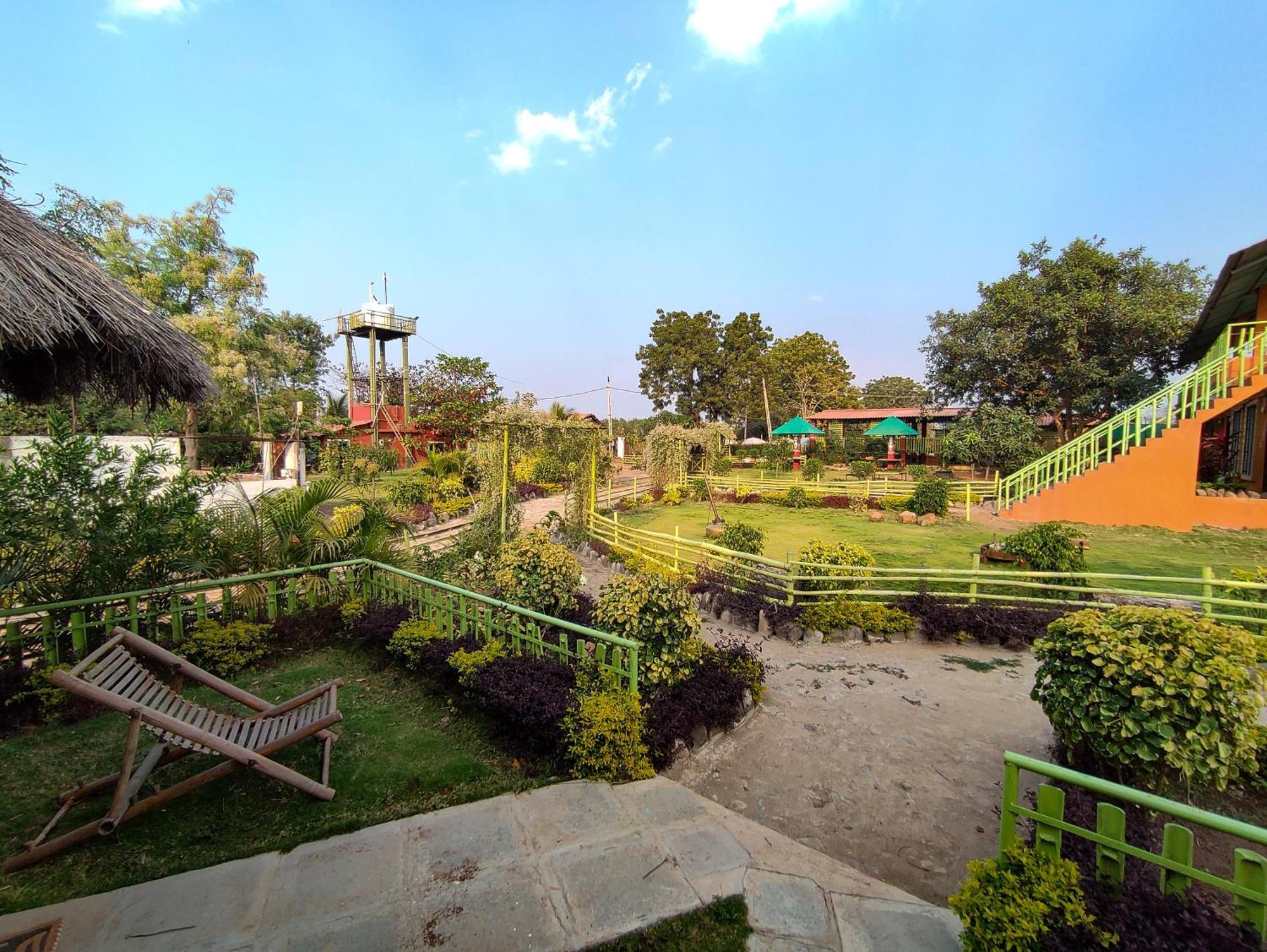 Van Vagdo Resort Rajpipla Extérieur photo